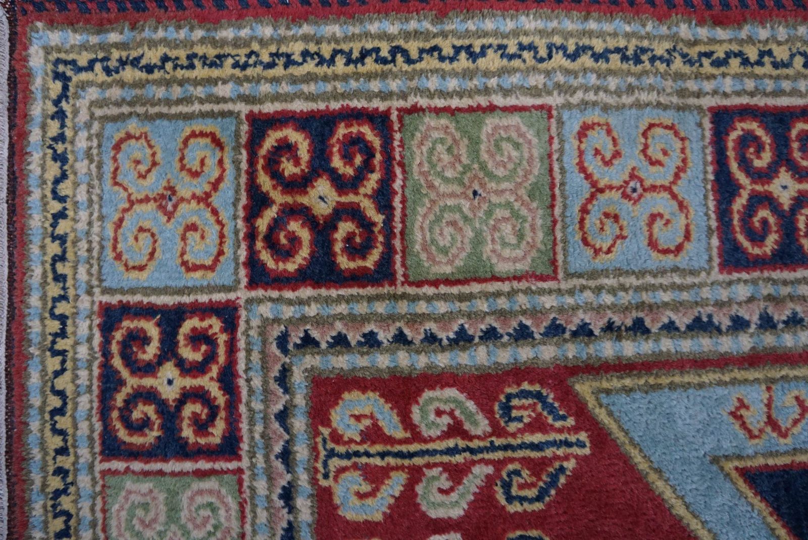 Striking Rug/Carpet With Graphic Pattern And Contrasting Colours, 200 X 140 Cm photo Textiles