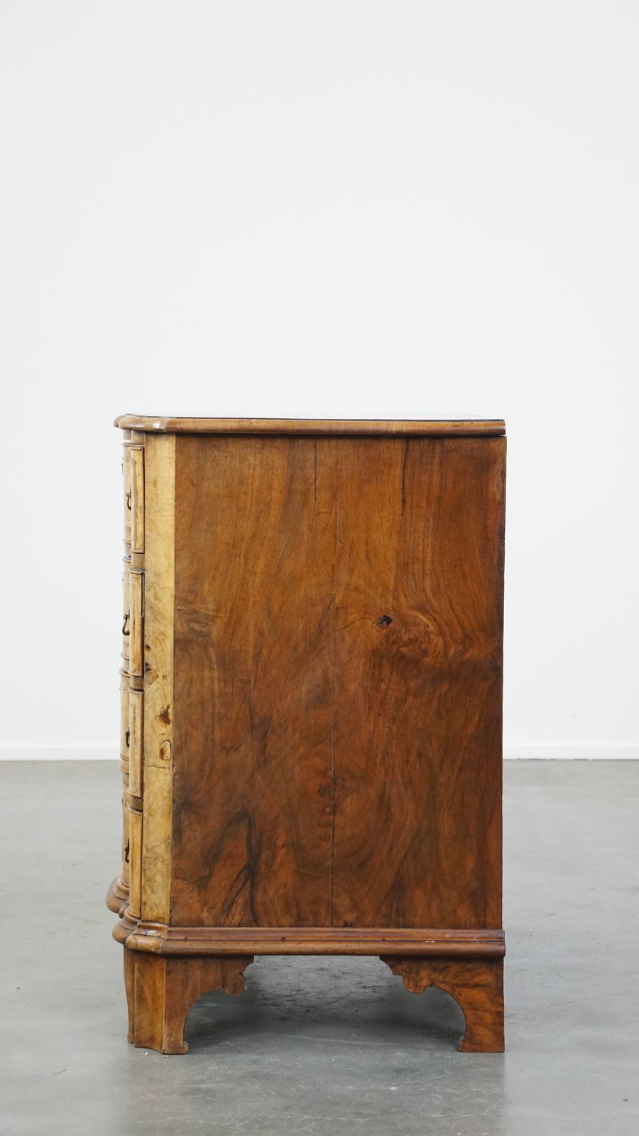Baroque Curved Burl Walnut Wooden Antique Chest Of Drawers From The 18th Century With 4 Drawers And A Beautiful Patina photo buy