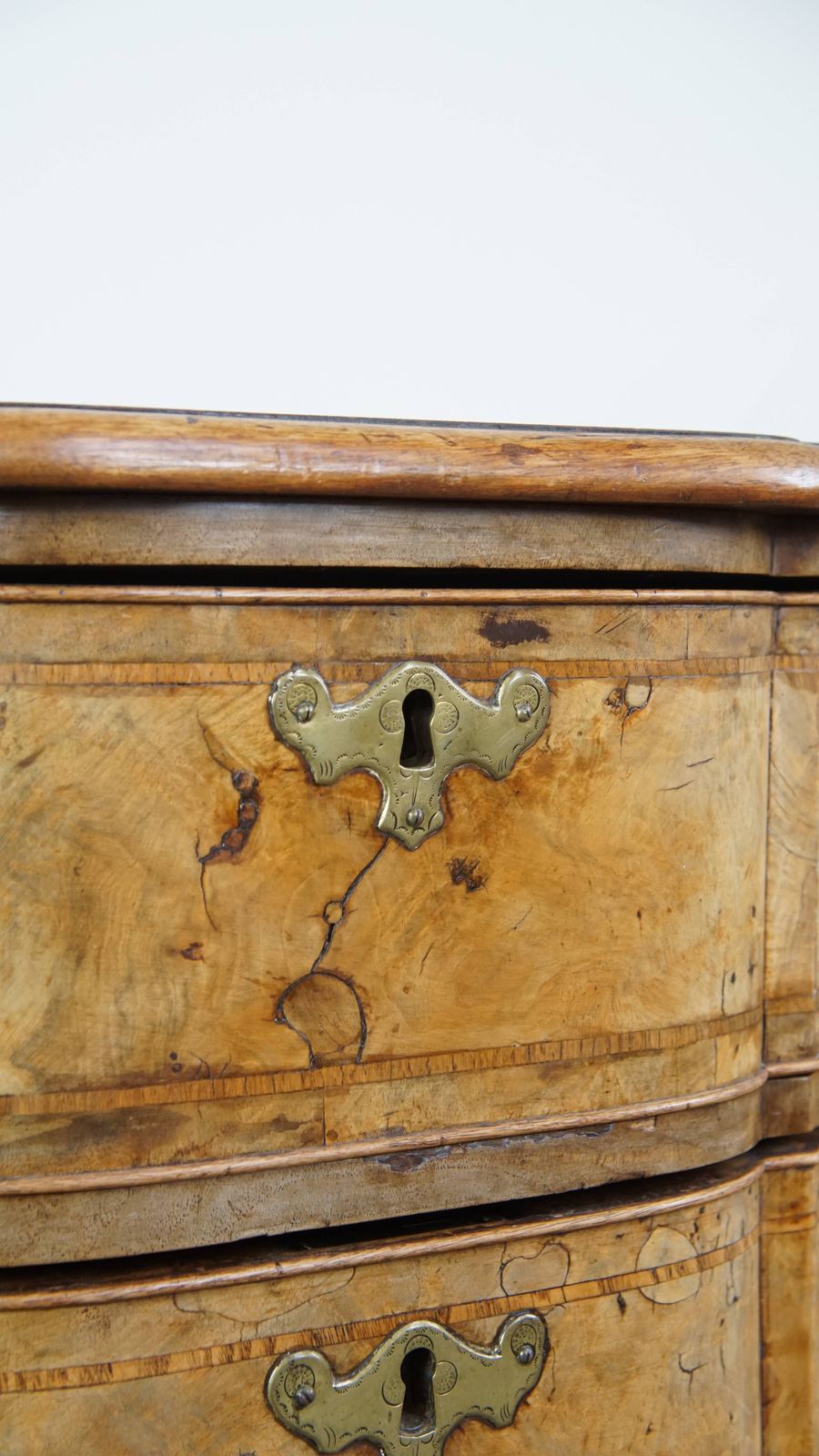 photo for sale Baroque Curved Burl Walnut Wooden Antique Chest Of Drawers From The 18th Century With 4 Drawers And A Beautiful Patina