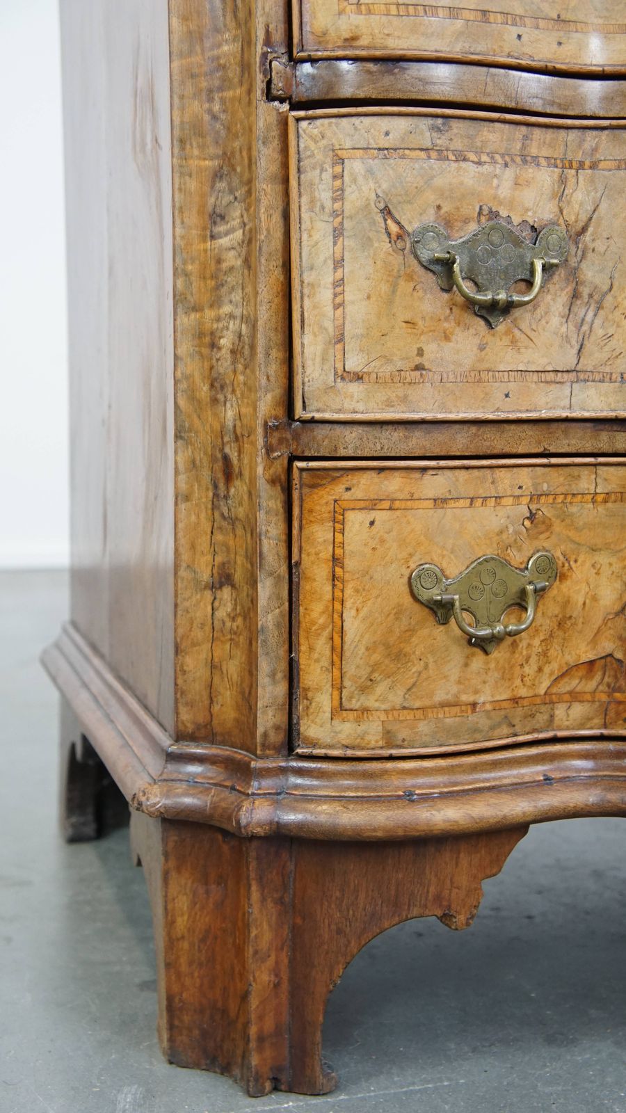 Furniture Baroque Curved Burl Walnut Wooden Antique Chest Of Drawers From The 18th Century With 4 Drawers And A Beautiful Patina photo