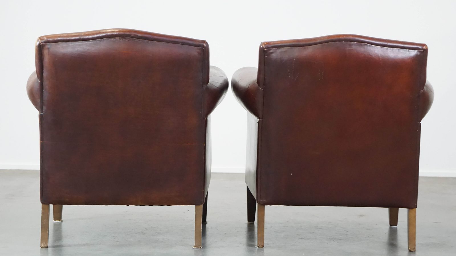 Set Of 2 Beautiful, Sleekly Finished Design Armchairs/ Armchairs Made Of Sheep Leather photo for sale