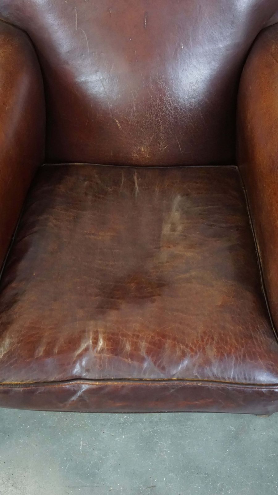 Set Van 2 Strak Afgewerkte Design Fauteuils Van Schapenleer photo vinterior