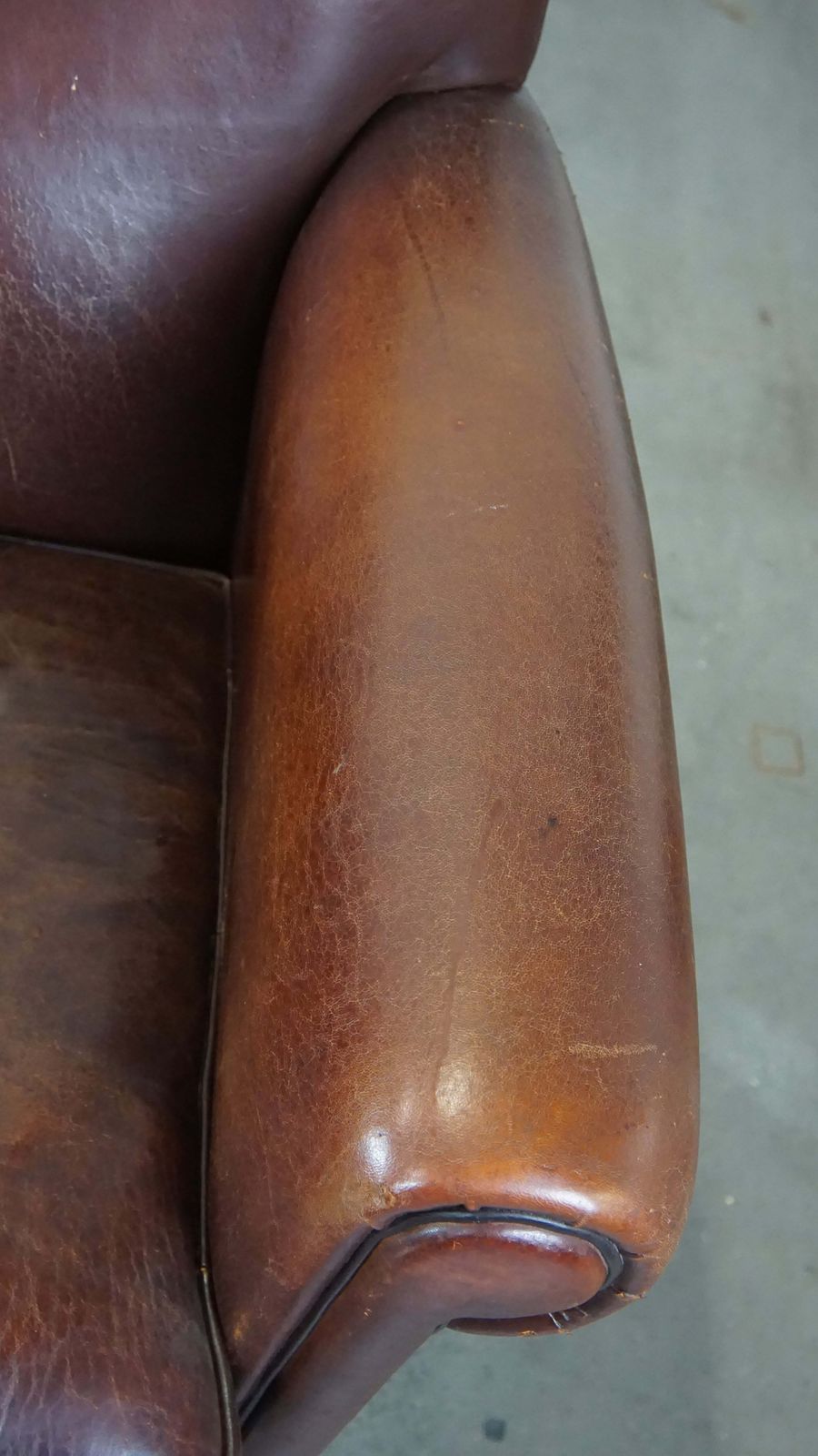 photo furniture Set Of 2 Beautiful, Sleekly Finished Design Armchairs/ Armchairs Made Of Sheep Leather
