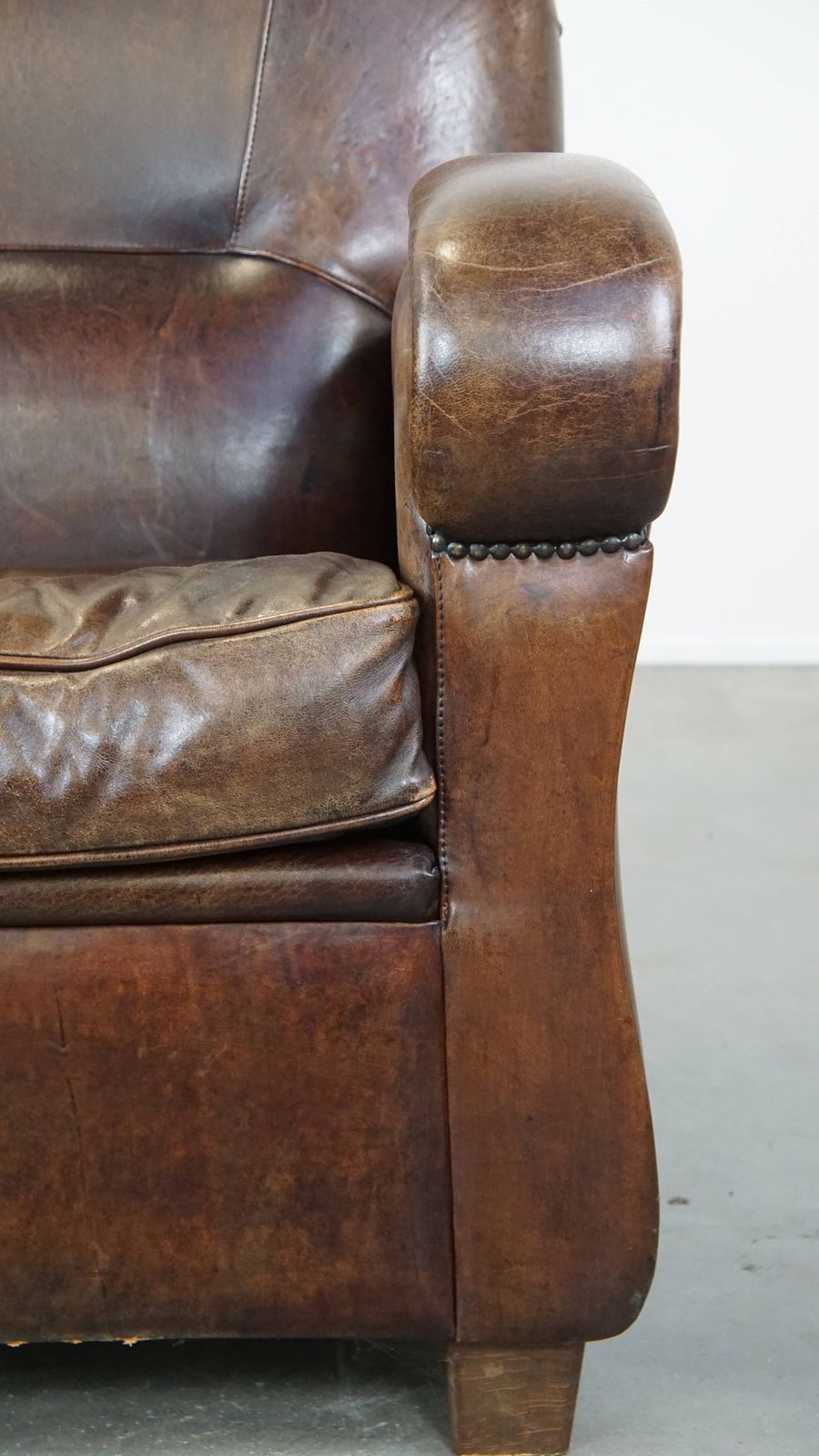 photo furniture Royal And In Good Condition Dark Sheepskin Armchair With Round Shapes And A Comfortable Seat