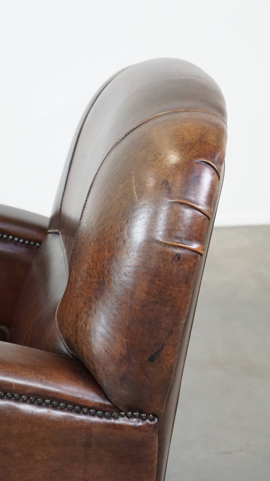 1005.3023999999999 Royal And In Good Condition Dark Sheepskin Armchair With Round Shapes And A Comfortable Seat photo