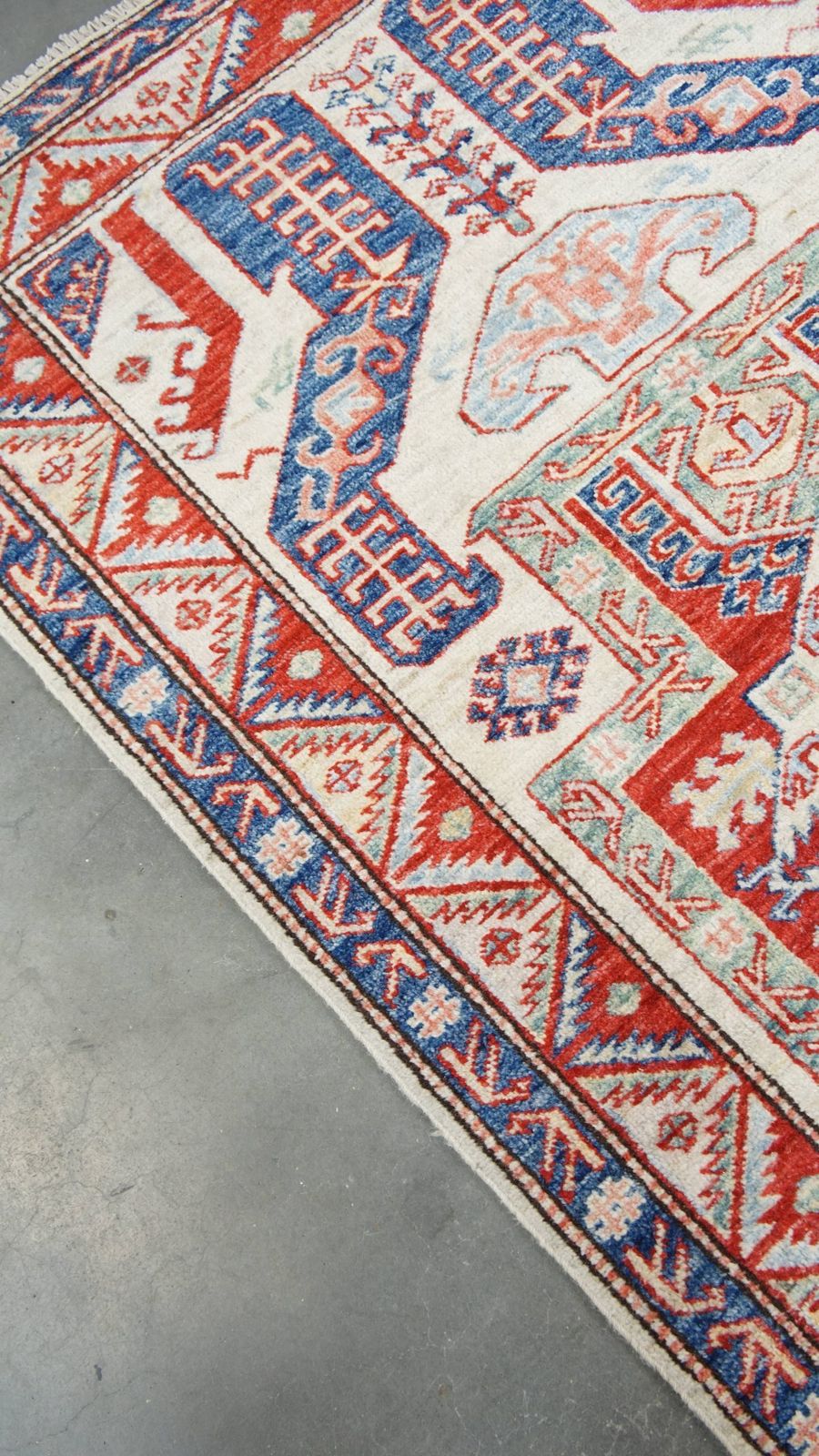 Subtle Colorful Rug With Fantastic Pattern 156x92cm photo Textiles