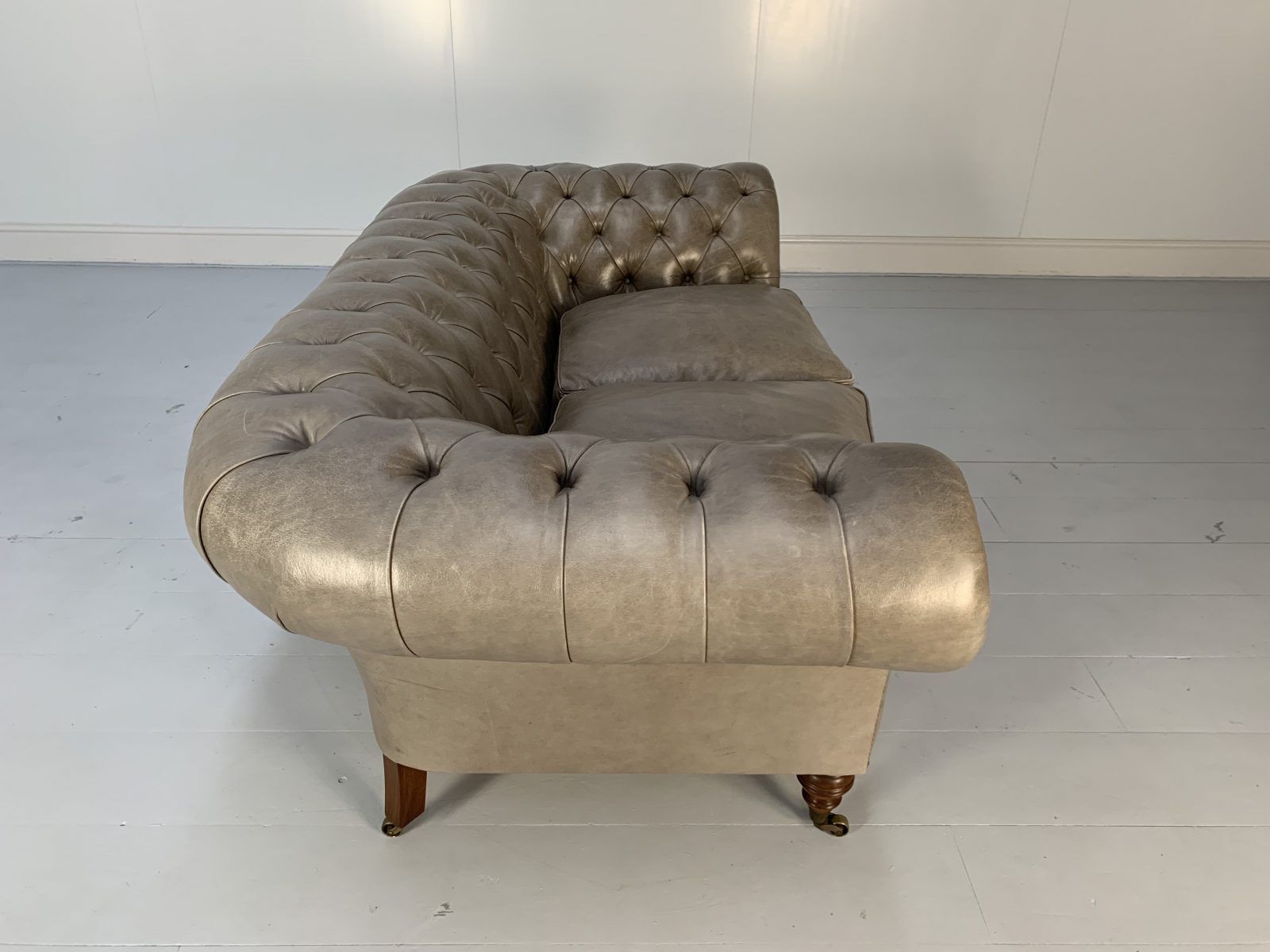 Beaumont & Fletcher “Grenville” 2 Seat Chesterfield Sofa – In “Siena” Grey Leather photo vintage