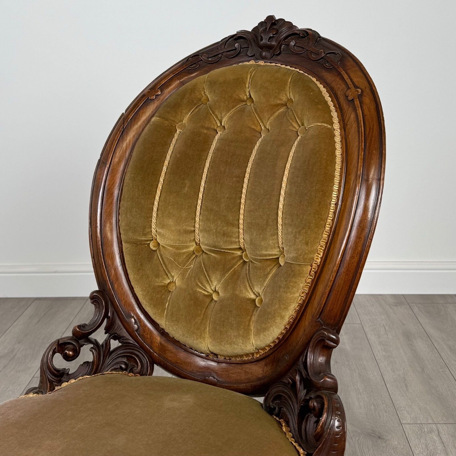 photo furniture Antique 19th Century Nursing Chair / Armchair In Walnut