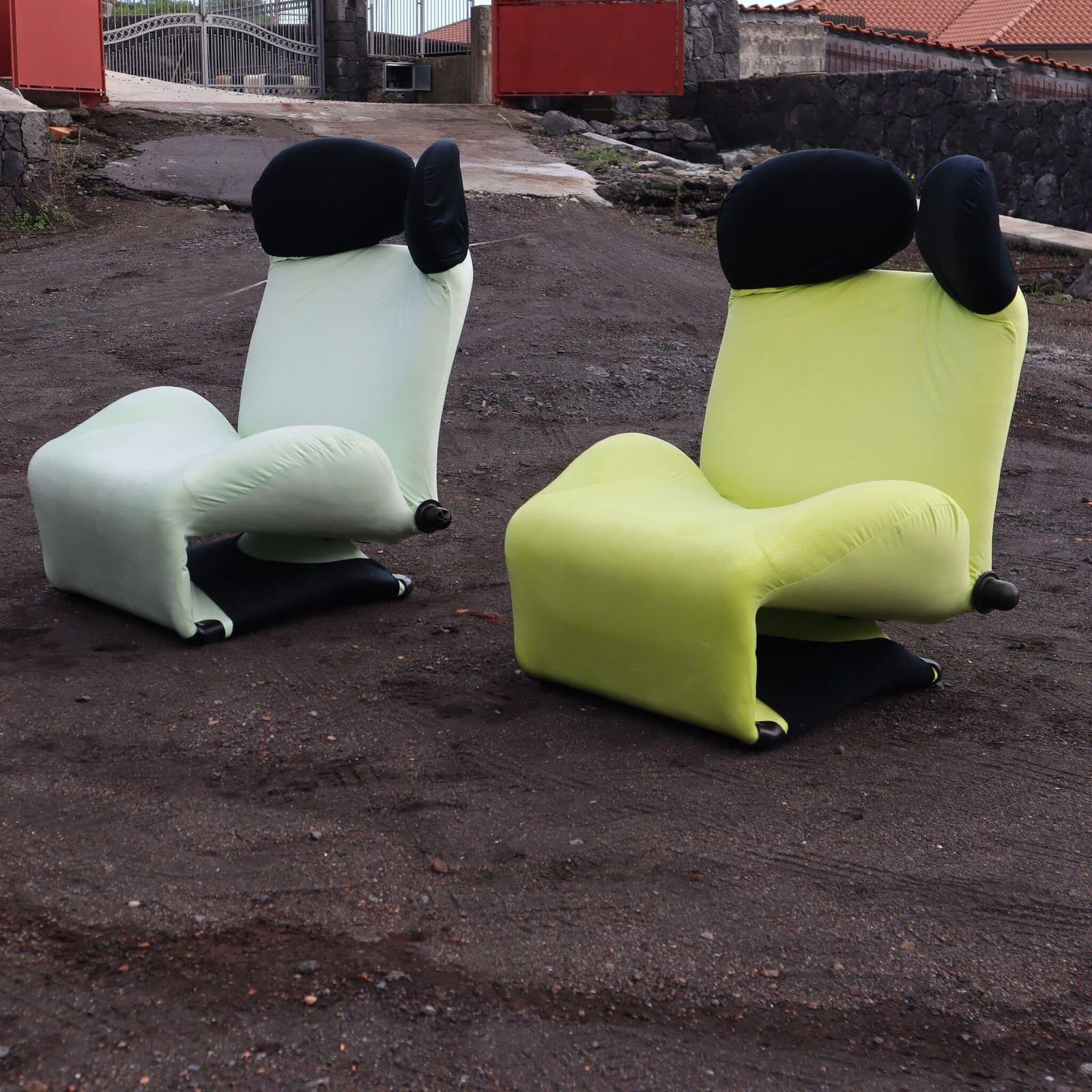 photo furniture Armchair Or Chaise Longue Wink By Cassina, Design Toshiyuki Kita, Italy, 1980s