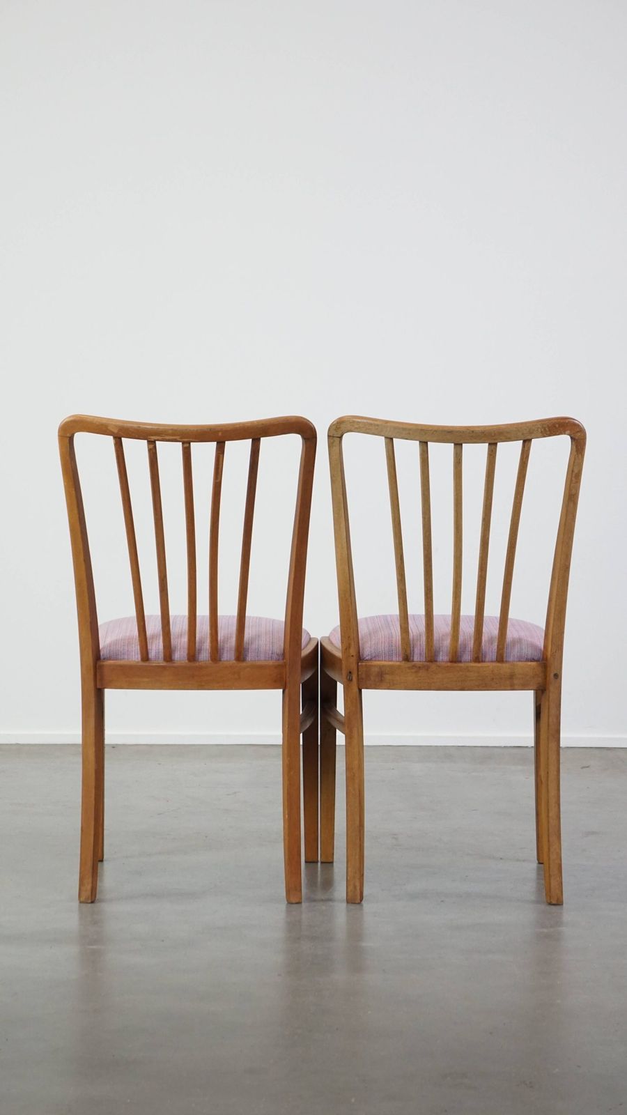 Nice, Cozy Set Of 4 Vintage Danish Design Dining Room Chairs From The 70s With Beautiful Light Purple Fabric Seats photo 564.9574