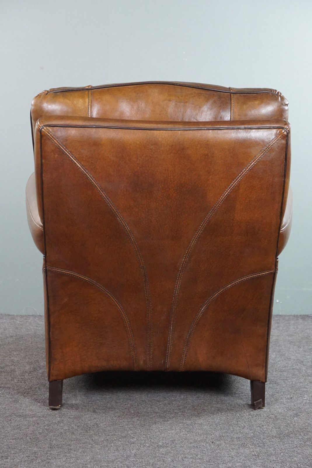Set Van Een Bank En Fauteuil Met Schapenvachtdesign, In Goede Staat photo vinterior