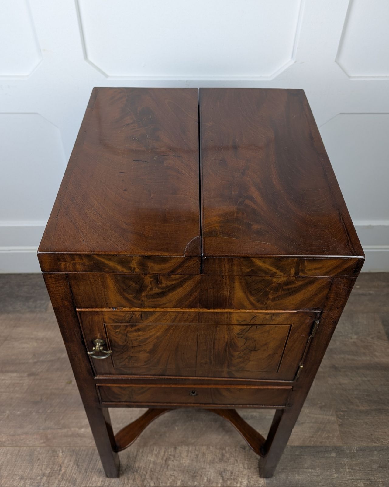 photo vintage Georgian Cuban Mahogany Fold Away Washstand