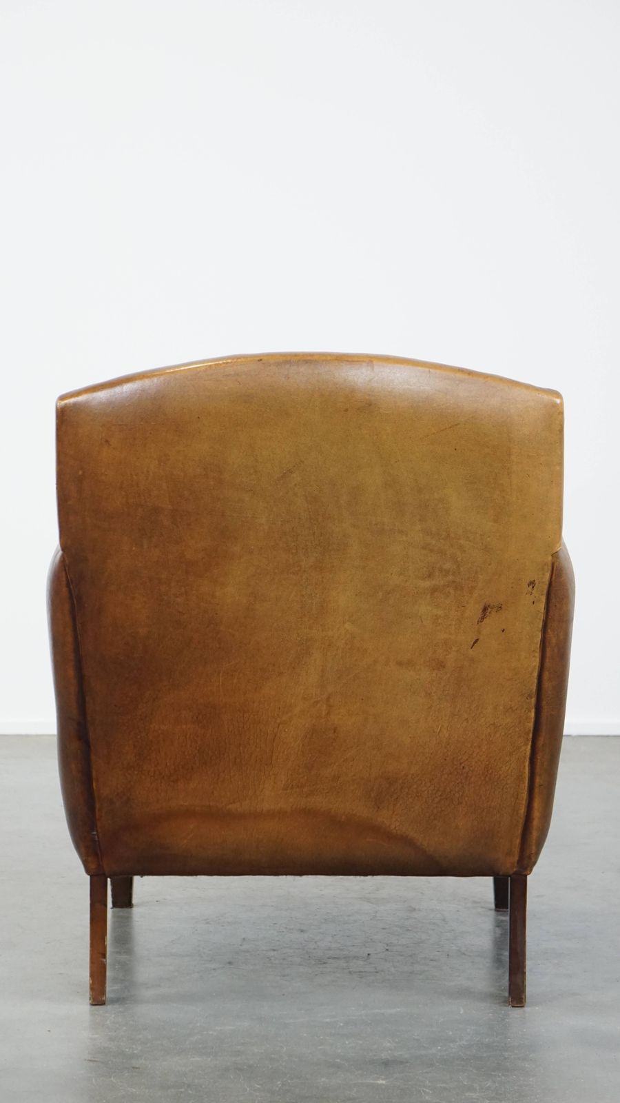 Karaktervolle Fauteuil Met Subtiele Patina In Schapenleer photo Meubels