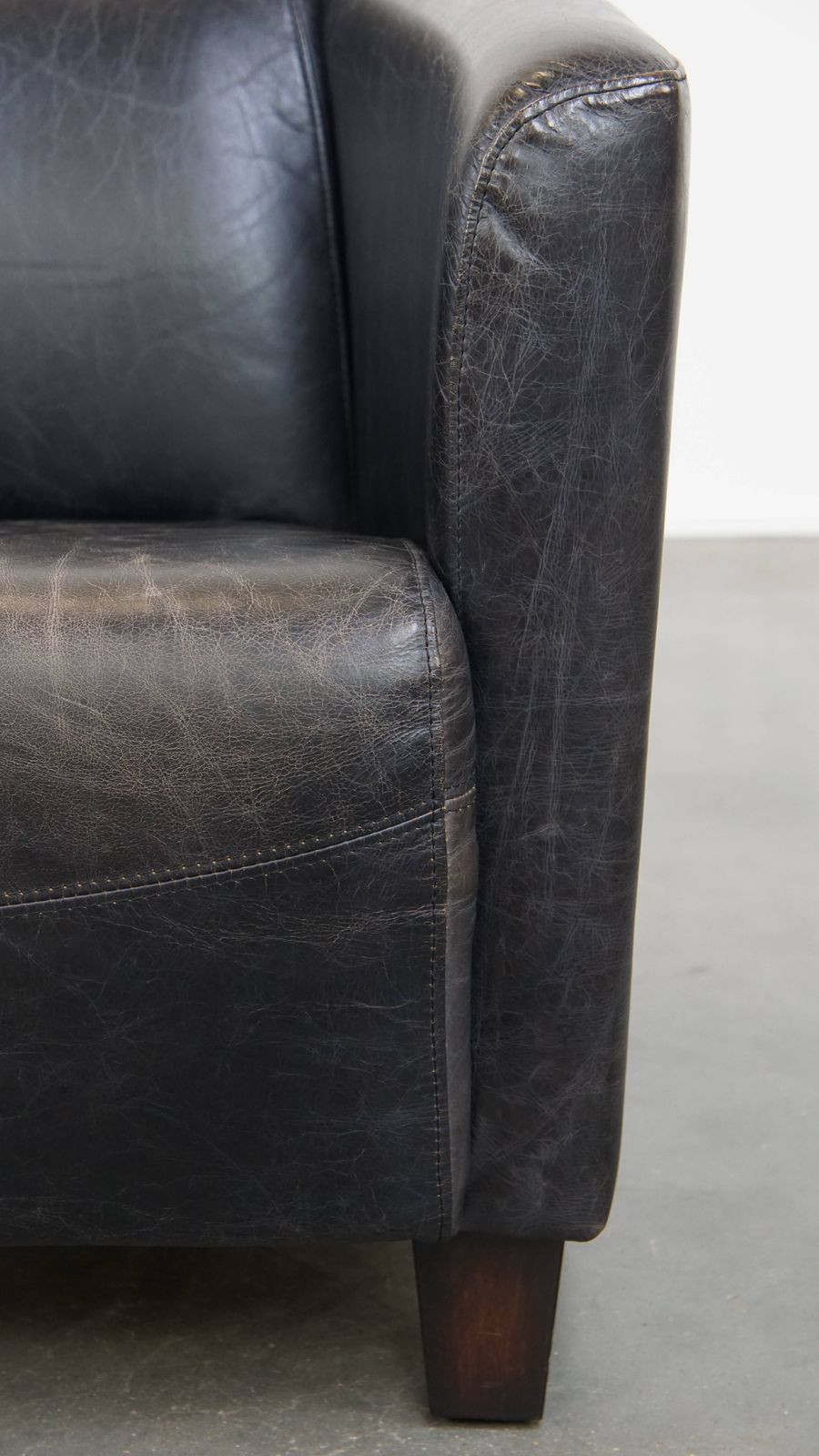 photo furniture Black Cowhide Aviator Armchair With A Sleek Design And A Nice Shape