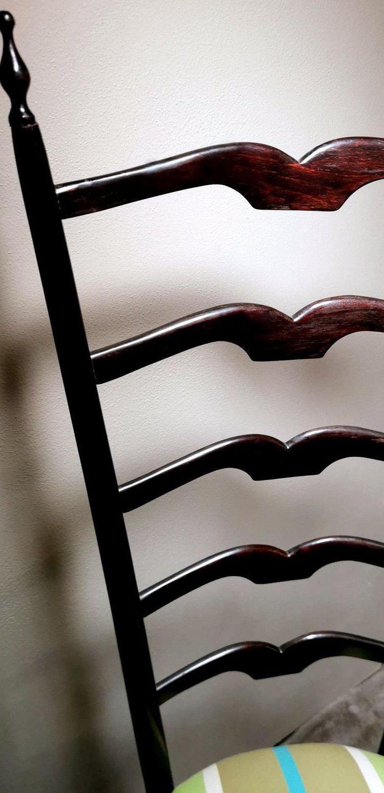 photo vintage Paolo Buffa Style Pair Of Chiavari Chairs In Italian Wood With High Backrest