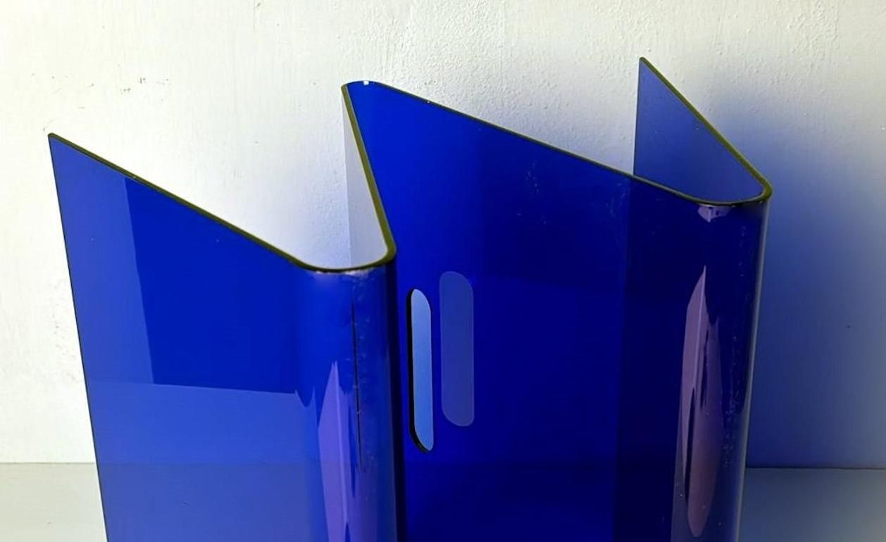 photo vinterior Space Age Style  Italian Blue Plexiglass Magazine Rack