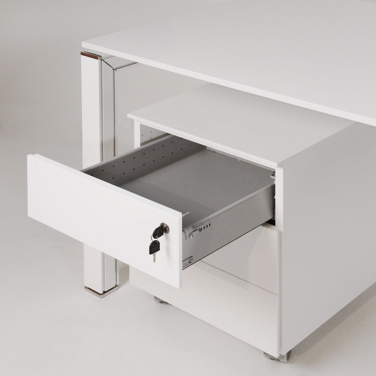 Freeway Series Desk With Drawer Unit photo vintage