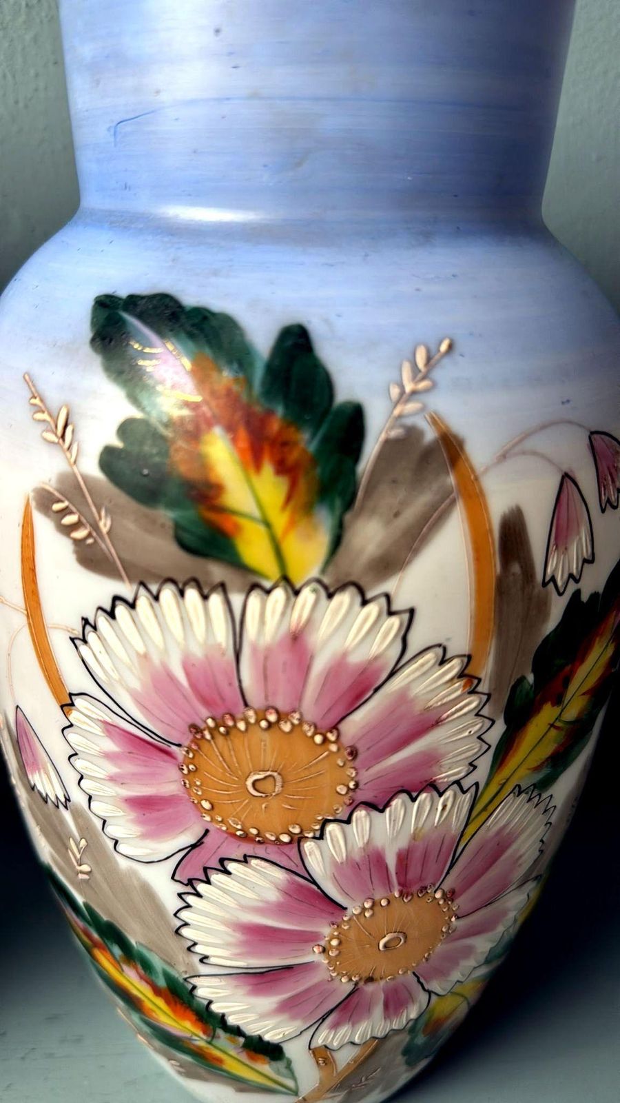 photo vinterior Napoleon III Style Pair Of Hand Painted Opaline Glass Vases