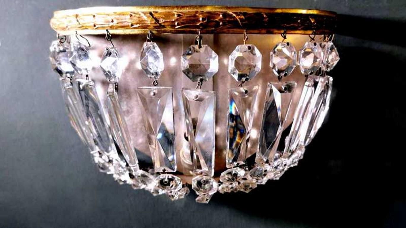 Louis XVI Style French Wall Sconce In Gilt Brass And Crystal photo vinterior