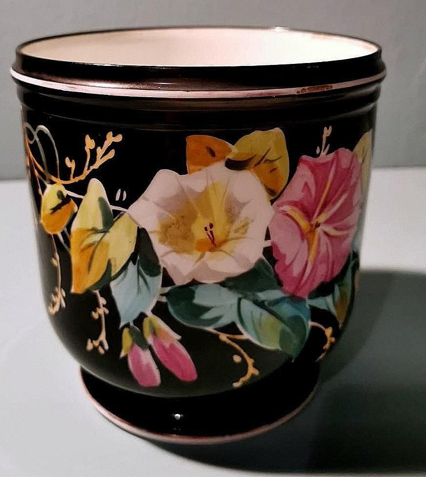 photo furniture Napoleon III, Pair Of French Cachepots In Hand Painted Porcelain De Paris
