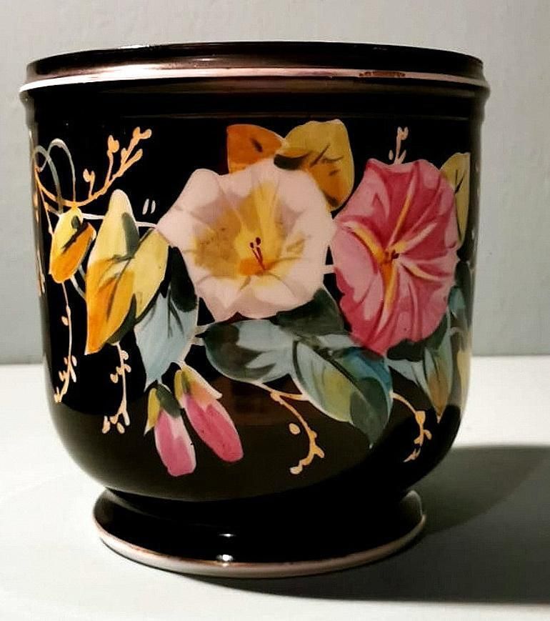 photo for sale Napoleon III, Pair Of French Cachepots In Hand Painted Porcelain De Paris