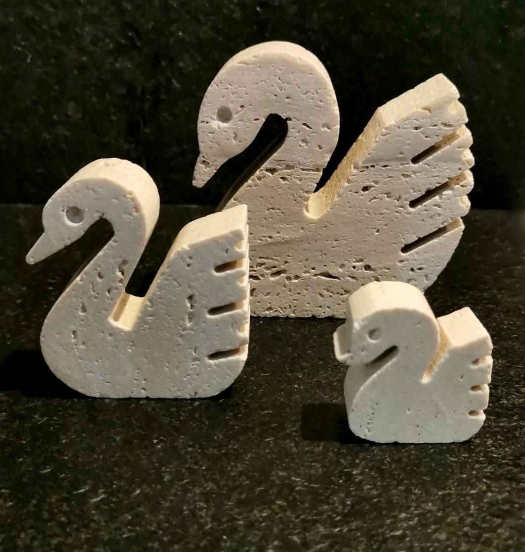 photo vinterior Mannelli F.Lli Travertine Ornaments Three Swans Minimalist Style