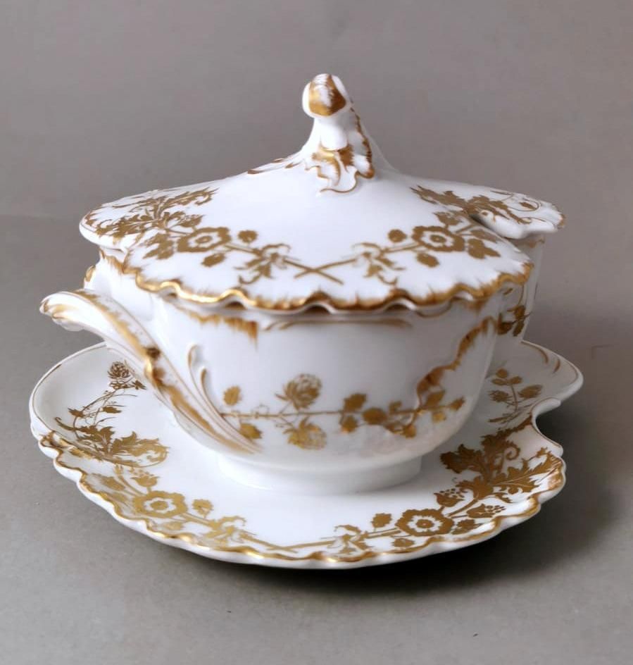 Haviland & Co. Limoges French Gravy Boat In White Porcelain And Gold Decoration photo for sale