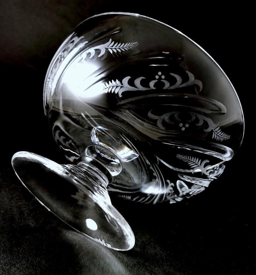 photo furniture Italian Cut And Ground Crystal Table Centerpiece With Lid