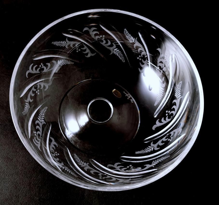 474.0 Italian Cut And Ground Crystal Table Centerpiece With Lid photo