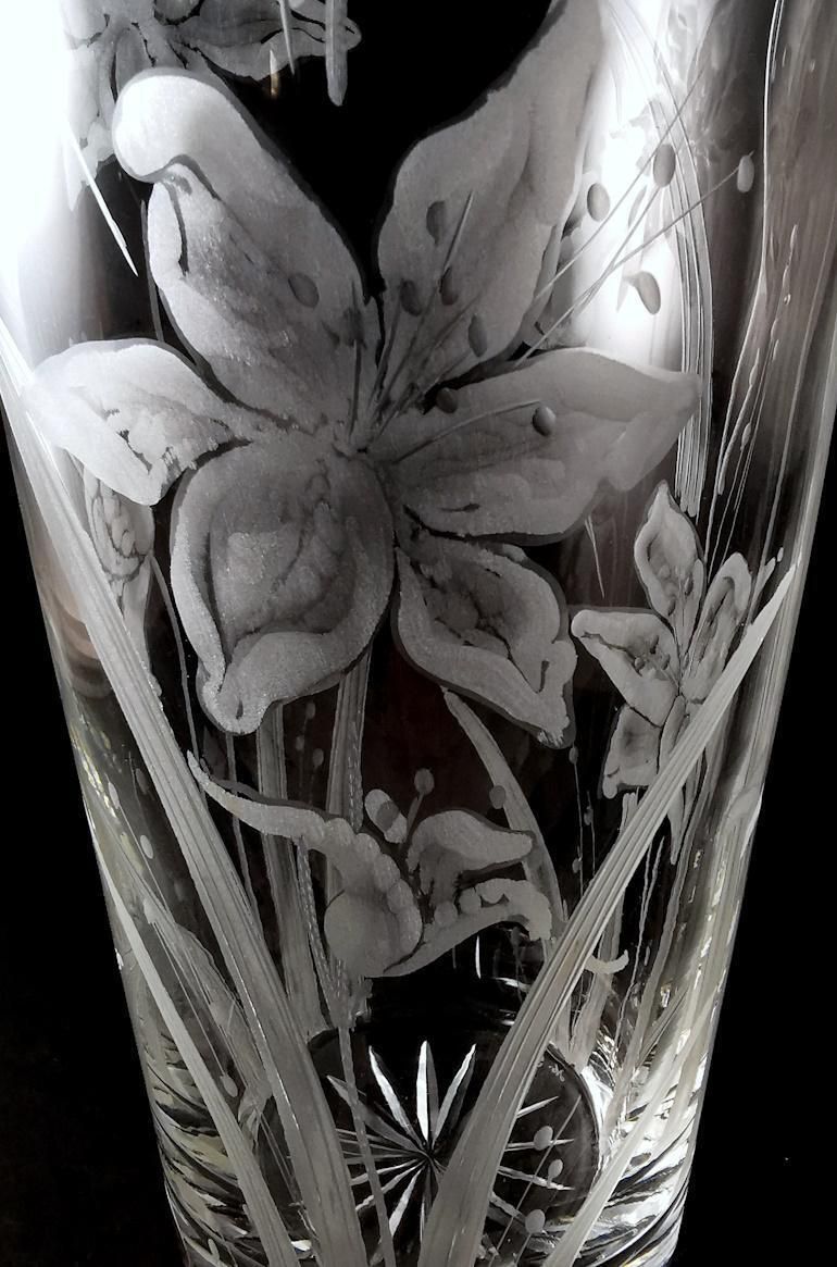 491.0 Italian Cut And Ground Crystal Vase With Flower Decoration photo