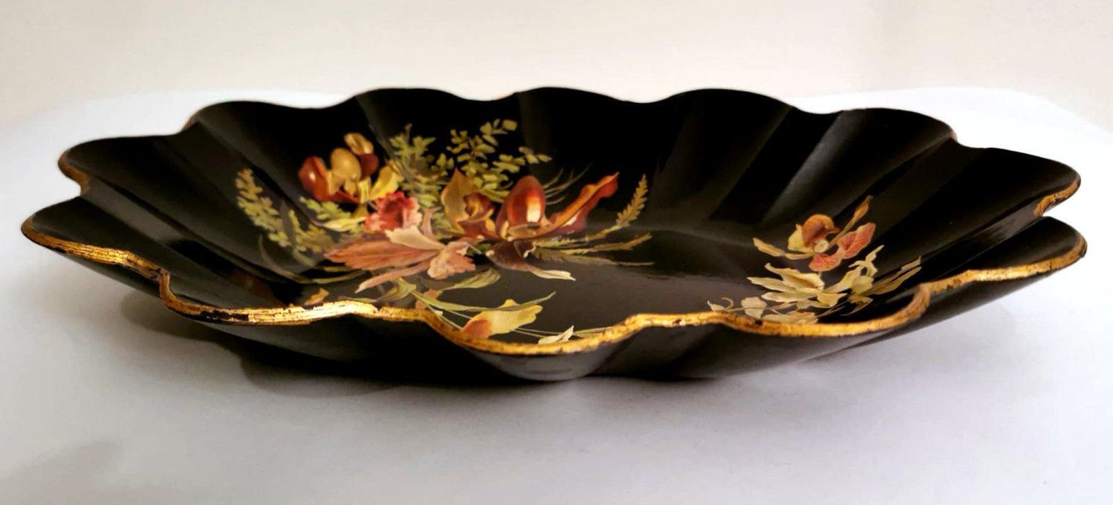 photo vinterior Napoleon III Chinoserie French Lobed Basket In Hand Decorated Papier Maché
