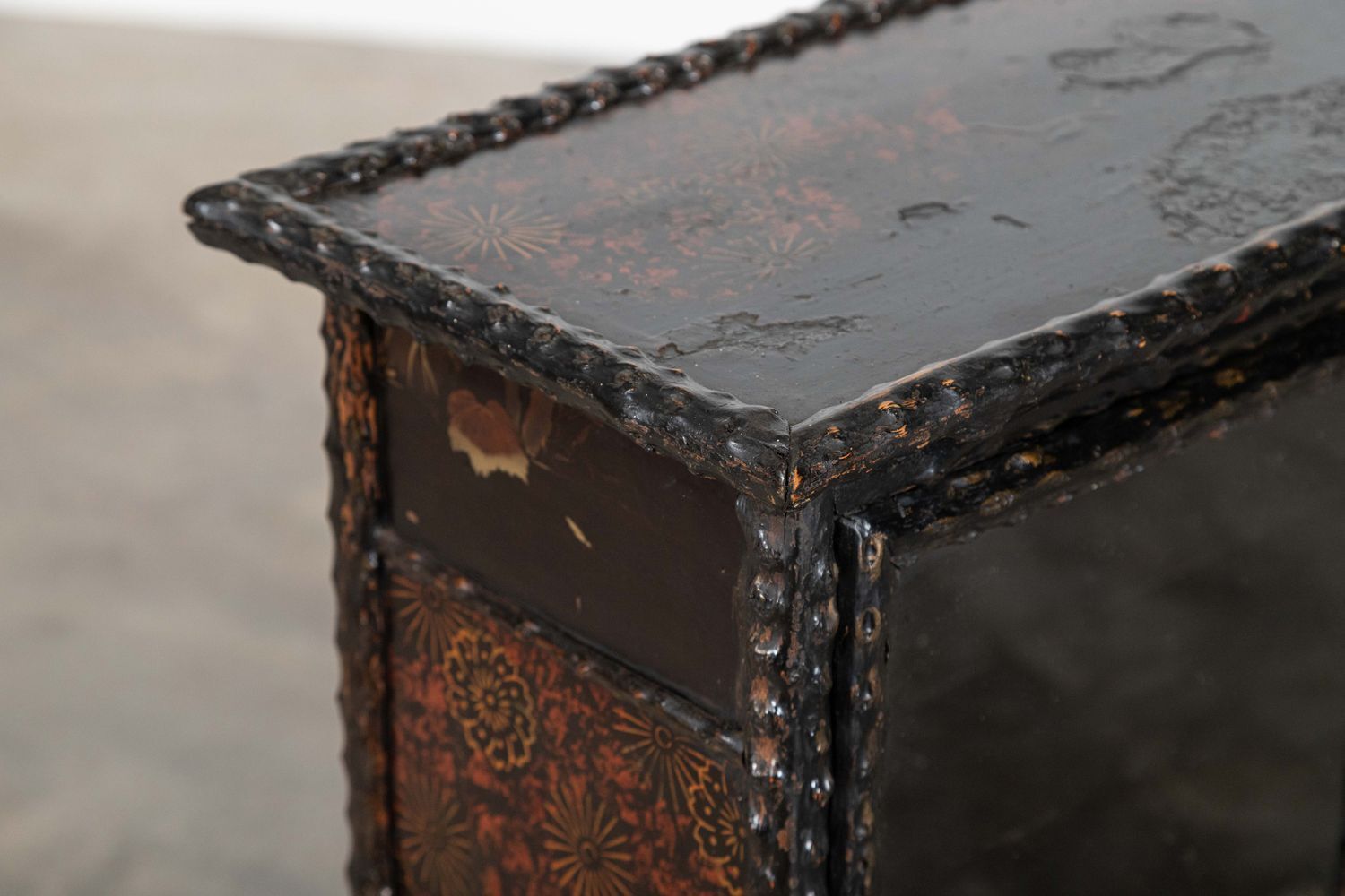 photo vinterior 19th English Faux Bamboo Lacquered Glazed Cabinet