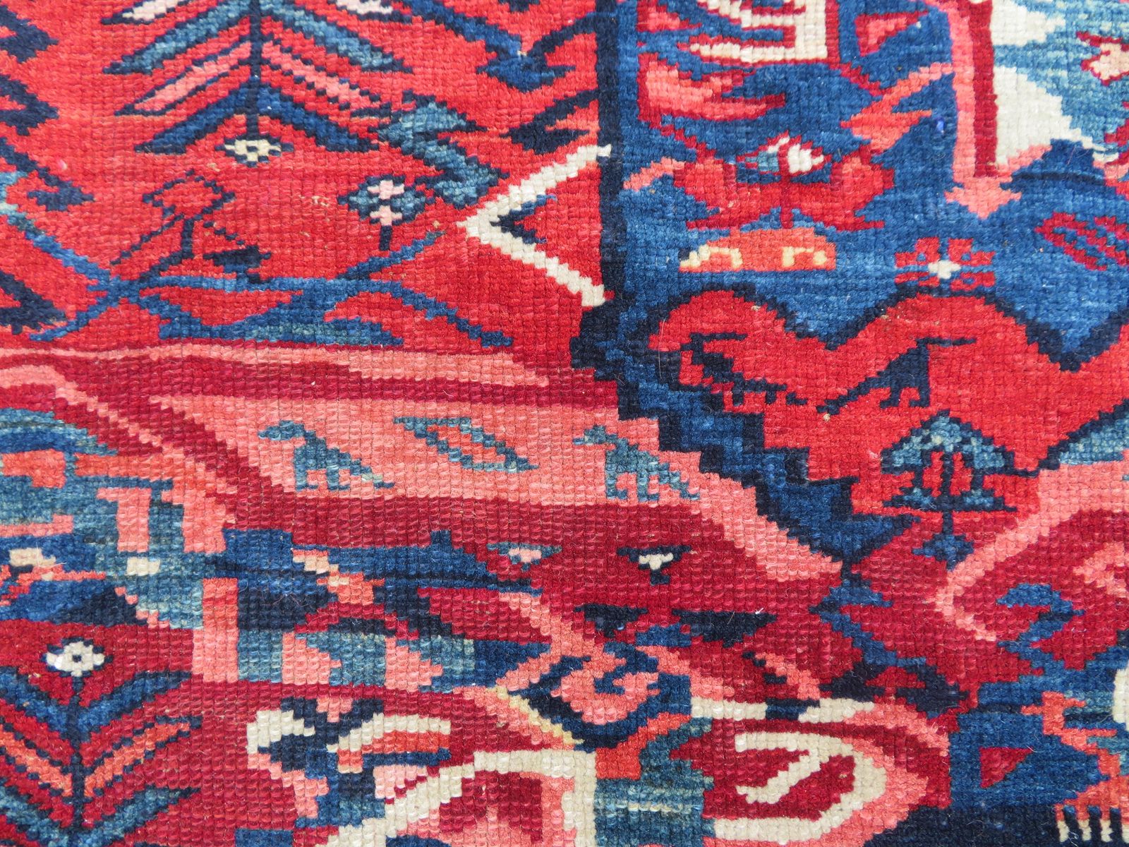 photo vinterior Fascinating Archaic Antique Caucasian Kuba Rug. 156cm X 115cm.