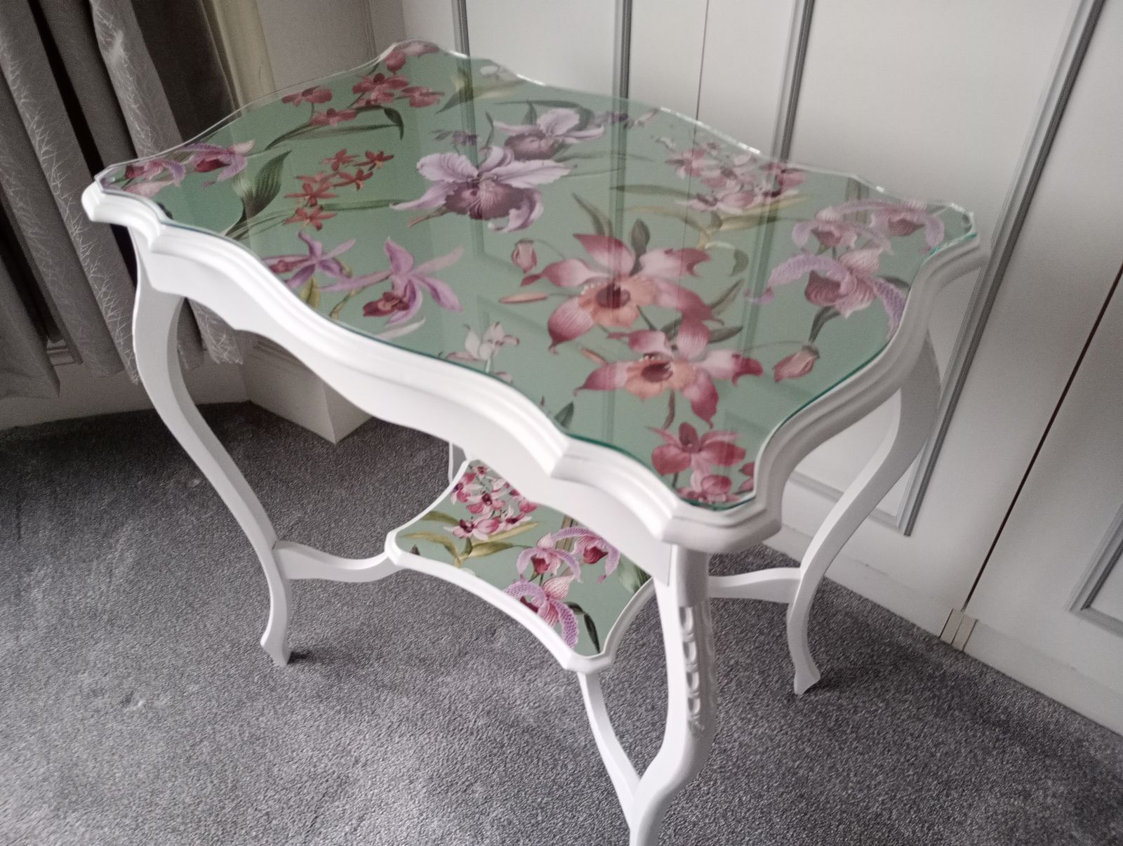 photo vinterior Side Table In Satin White With Jade Green And Water Colour Orchid Paper Glazed Top