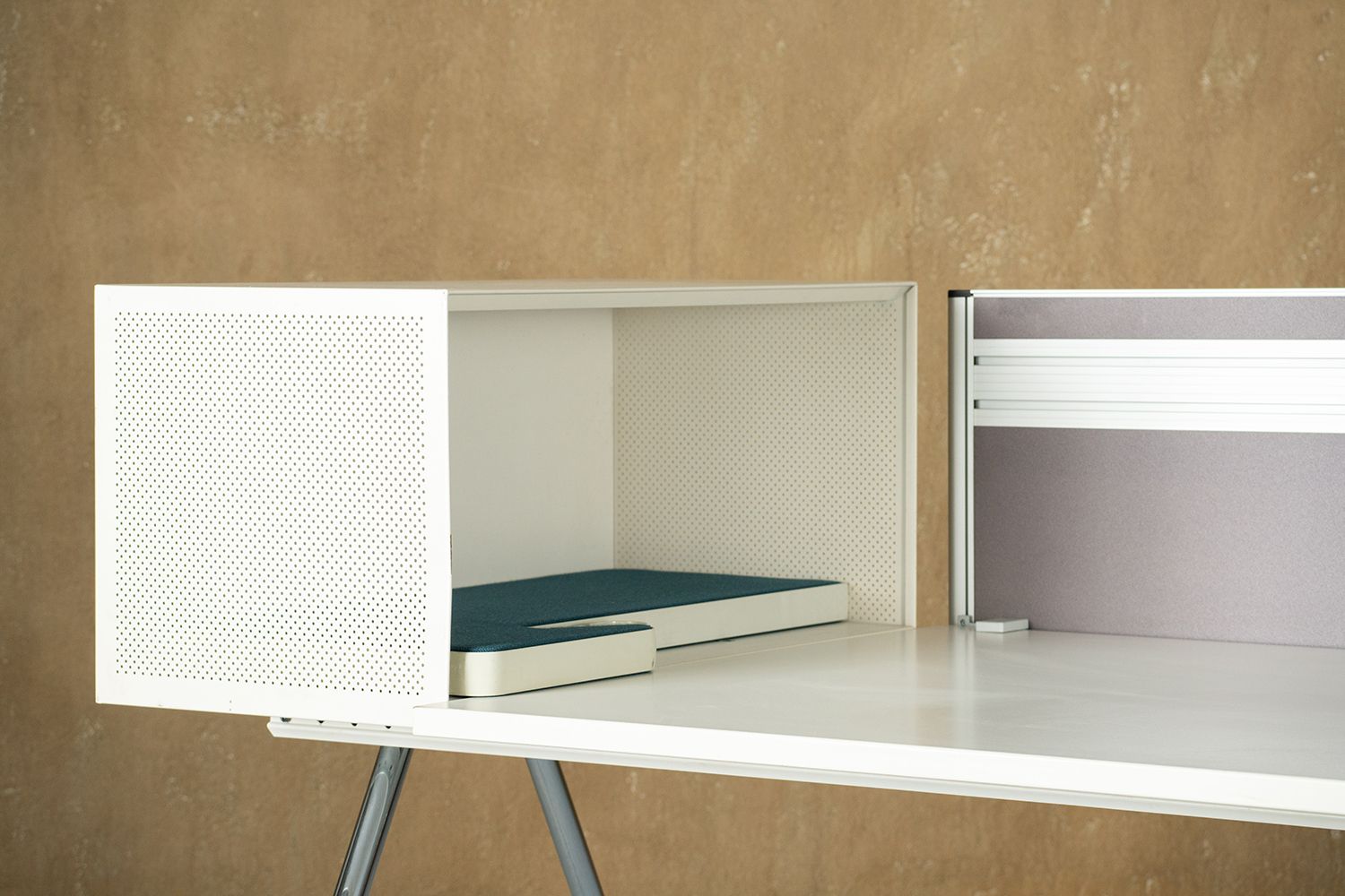 photo for sale Sale ! Vitra Ad Hoc Workstation By Antonio Citterio, Italy 1990’s