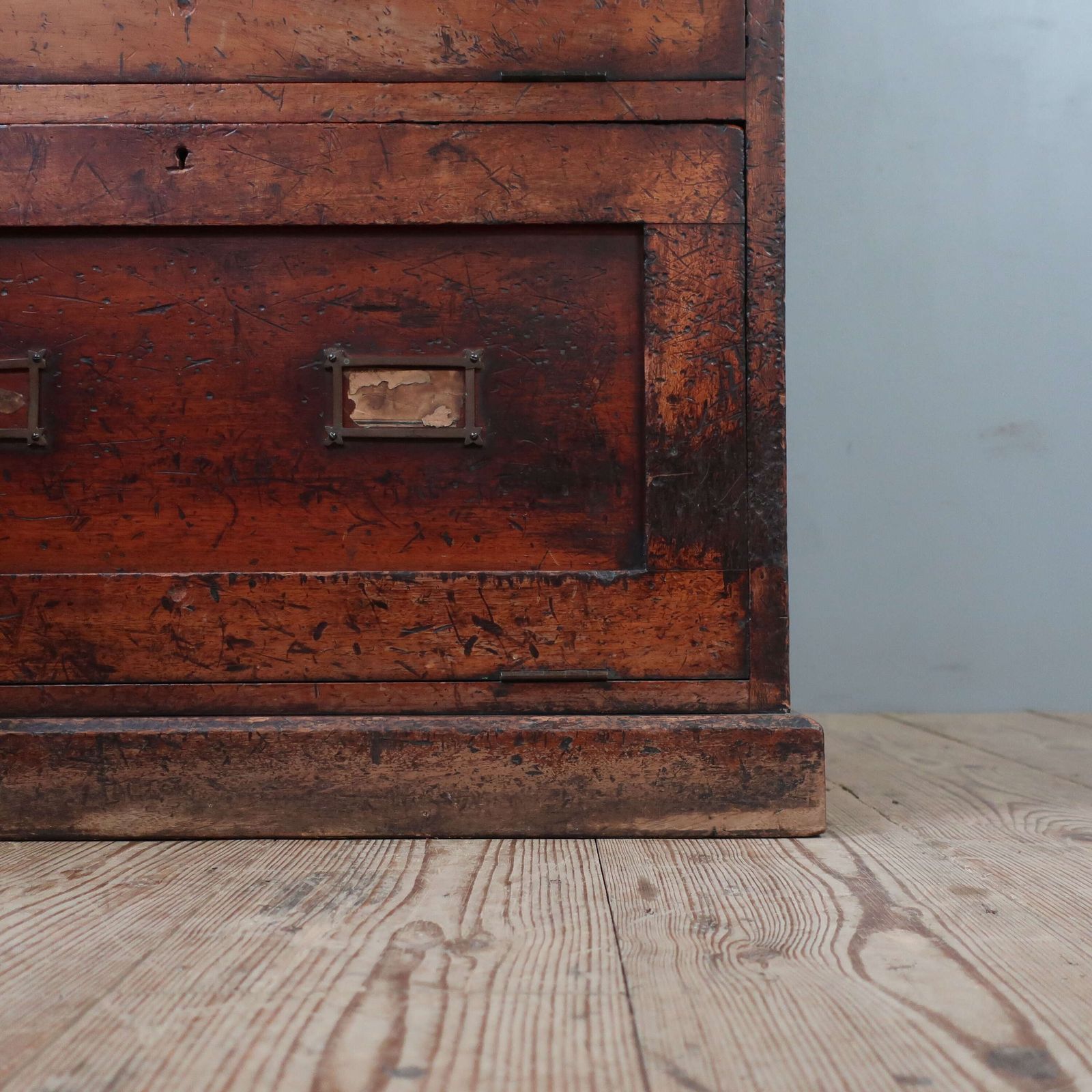 Mahogany Office Lockers photo vinterior