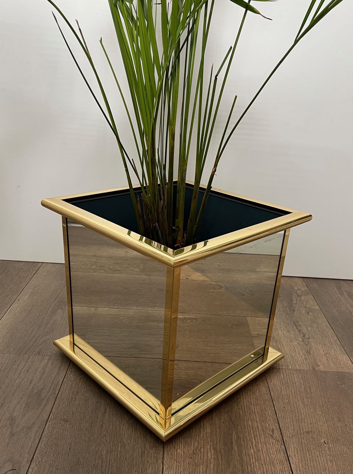 photo buy Mirrored And Gold Metal Planter