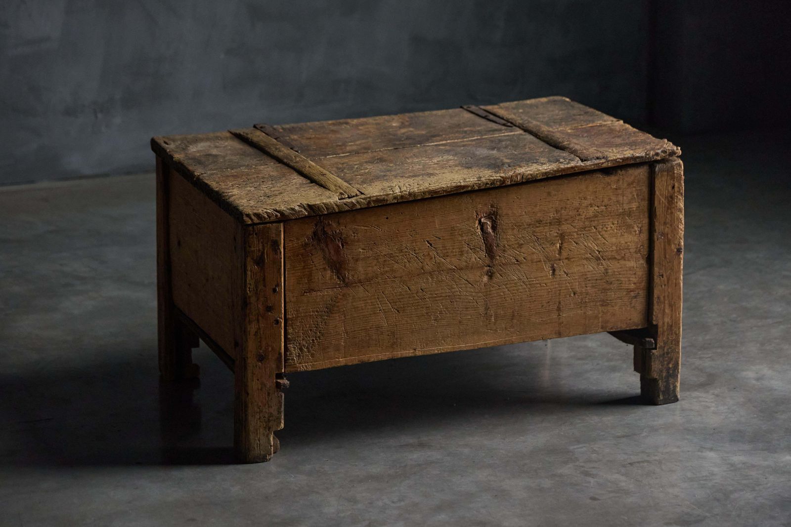 photo vinterior Primitive Rural Chest, France, 19th Century