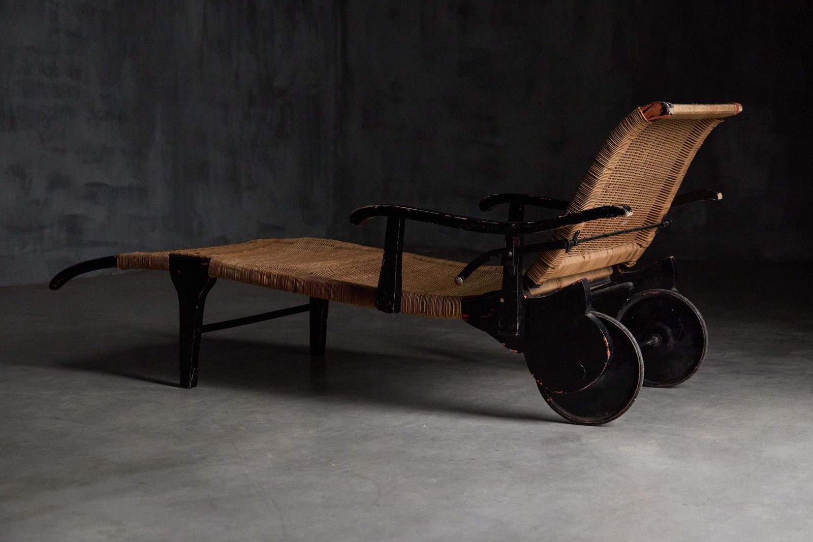 photo furniture Primitive Sunbed By Helene Körting, Germany, 1925