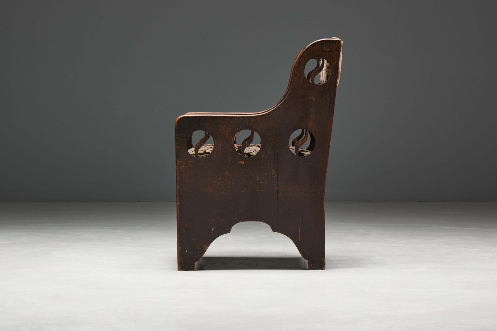 photo furniture Arts And Crafts Oak Armchair, Uk, 1900s