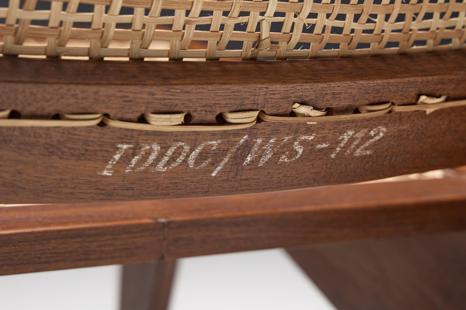photo vintage Kangaroo Chairs Pj Si 59 By Pierre Jeanneret, Chandigarh, 1955