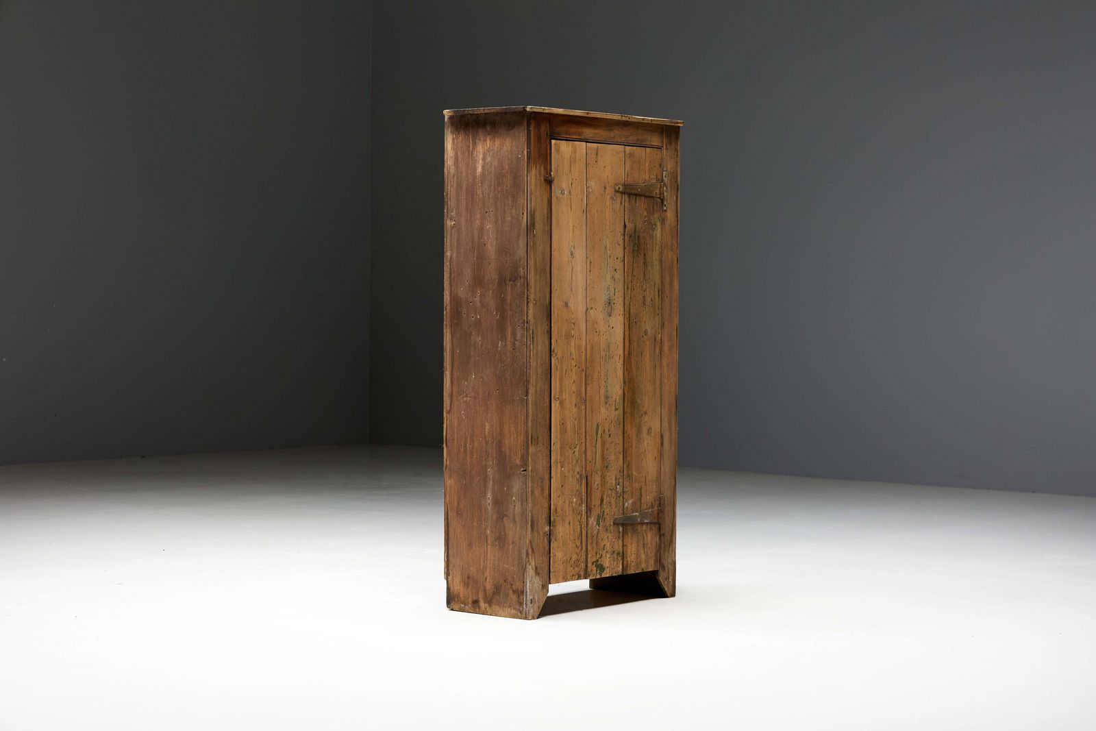 photo furniture Rustic Travail Populaire Cabinet, France, 19th Century