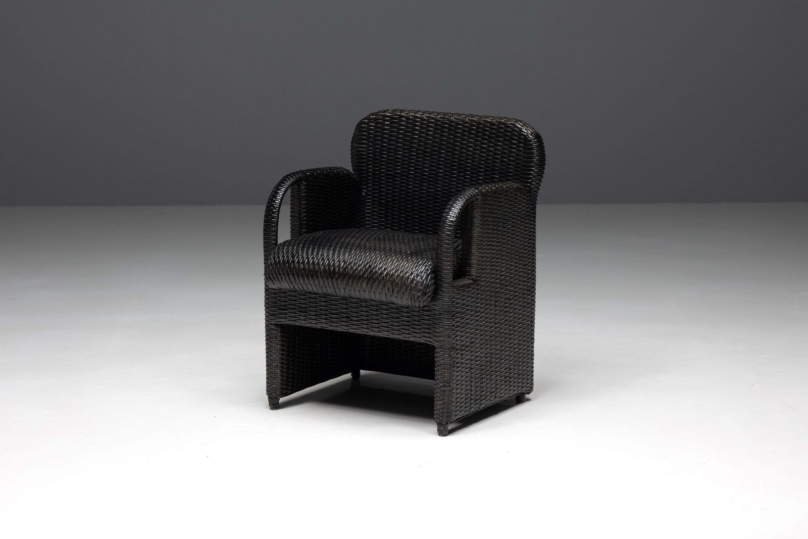 photo furniture Armchairs 'Tlinkit' By Gae Aulenti For Tecno, Italy, 1990s