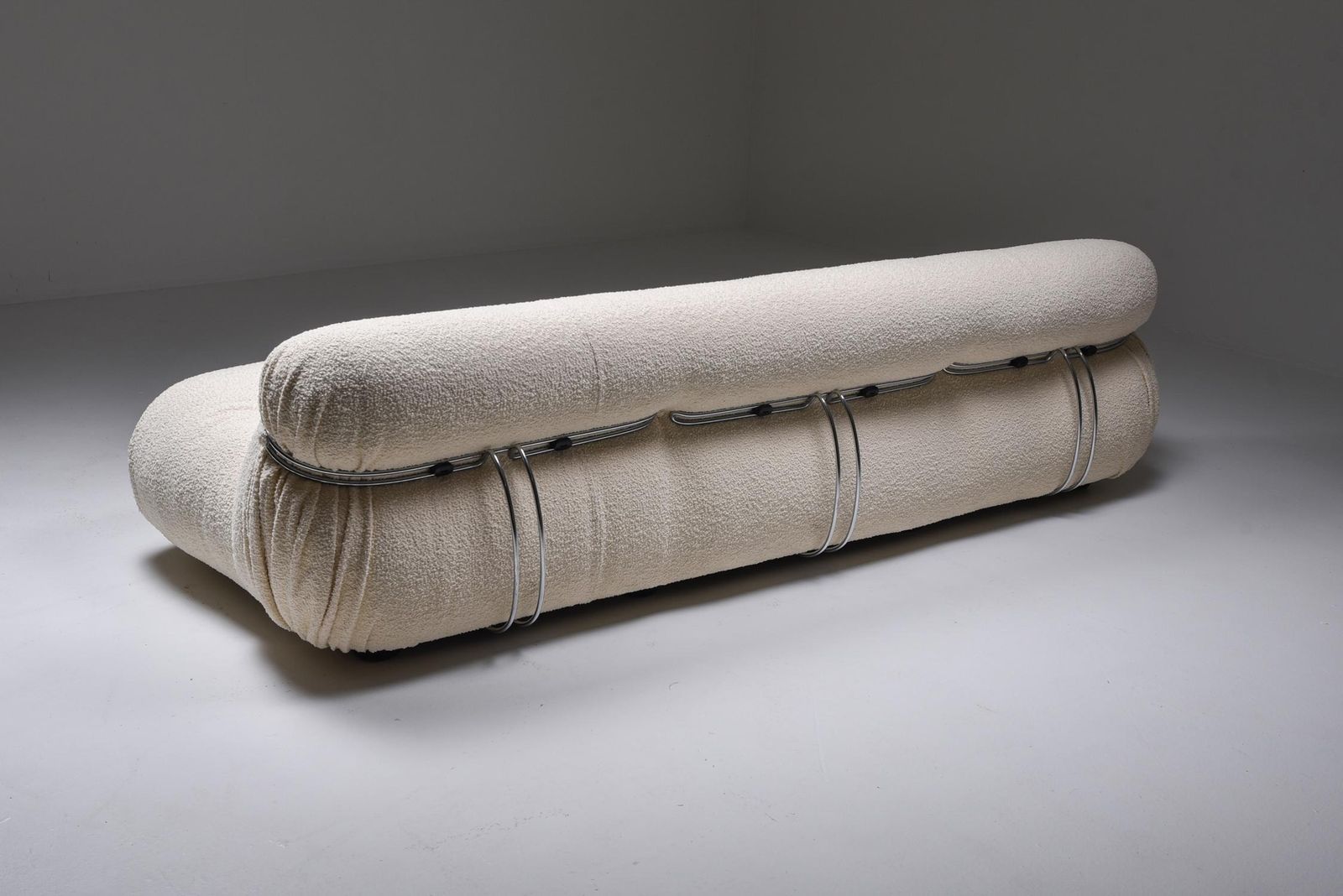 Cassina 'Soriana' Four Seater Sofa By Afra And Tobia Scarpa In Bouclé, 1970's photo Furniture