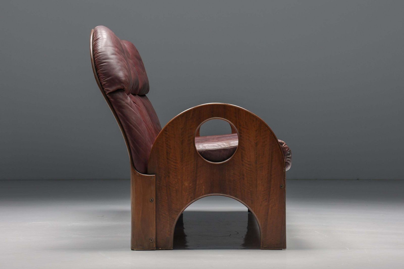 Three Seater 'Arcata' By Gae Aulenti, Walnut And Burgundy Leather, 1968 photo vinterior
