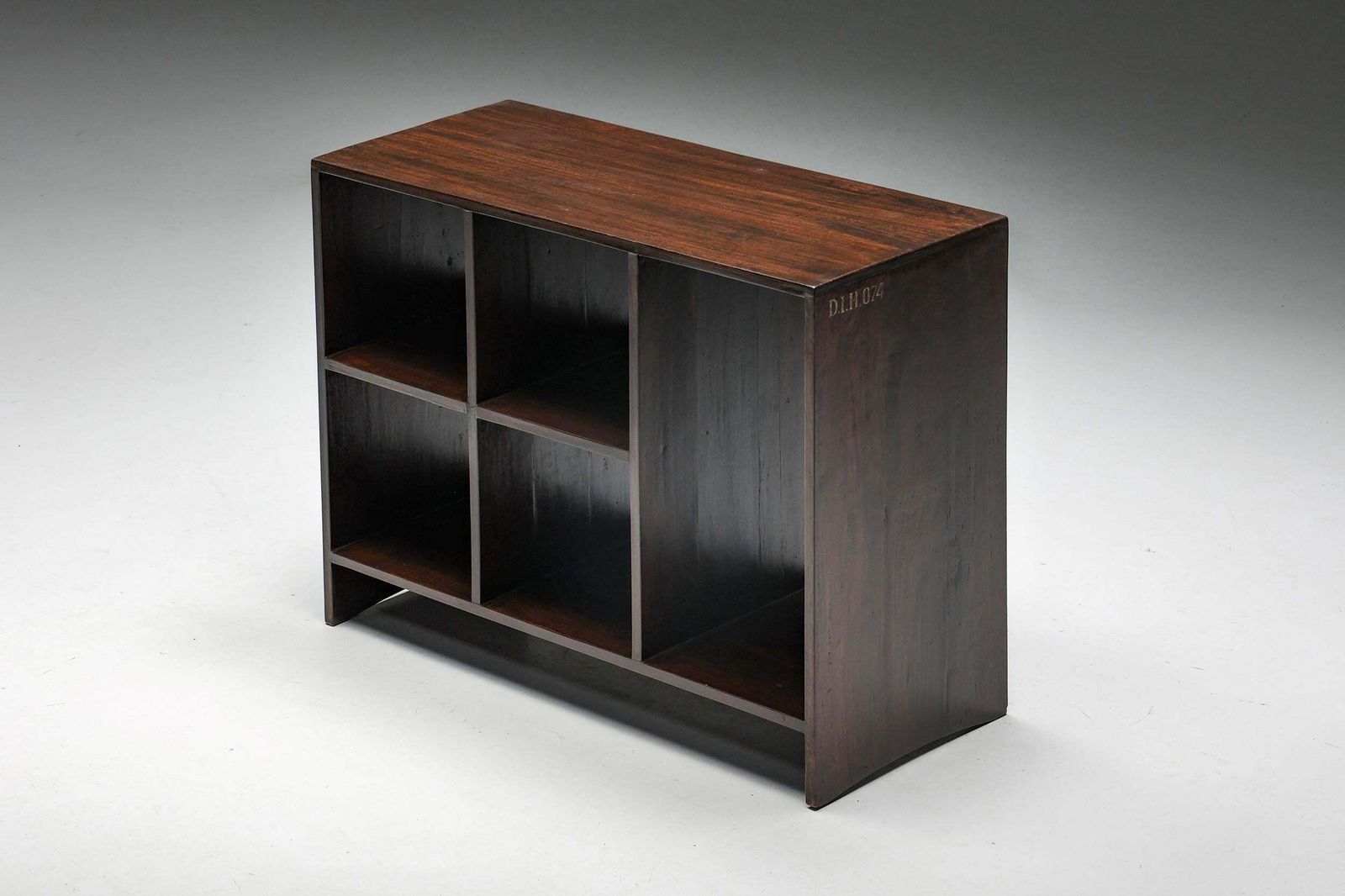 File Rack By Pierre Jeanneret, Low Cupboard, D.I.H. 074, Chandigarh, 1957 58 photo vinterior