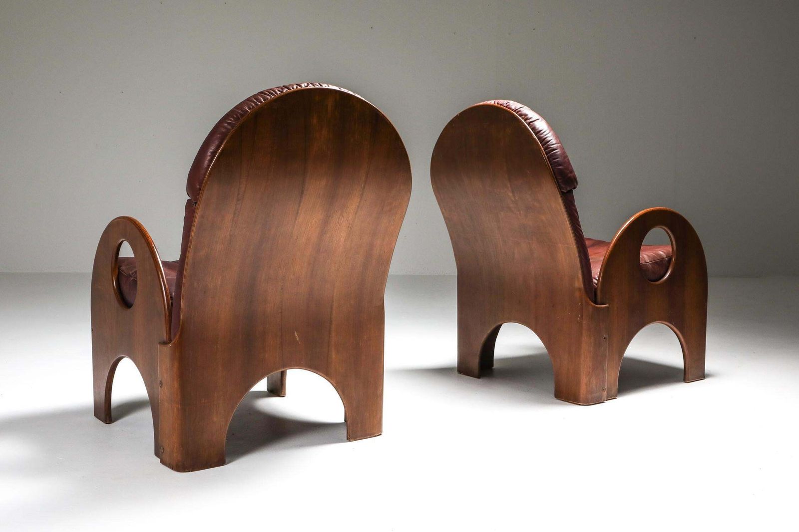 Gae Aulenti "Arcata" Living Room Set In Walnut And Burgundy Leather, 1968 photo vinterior