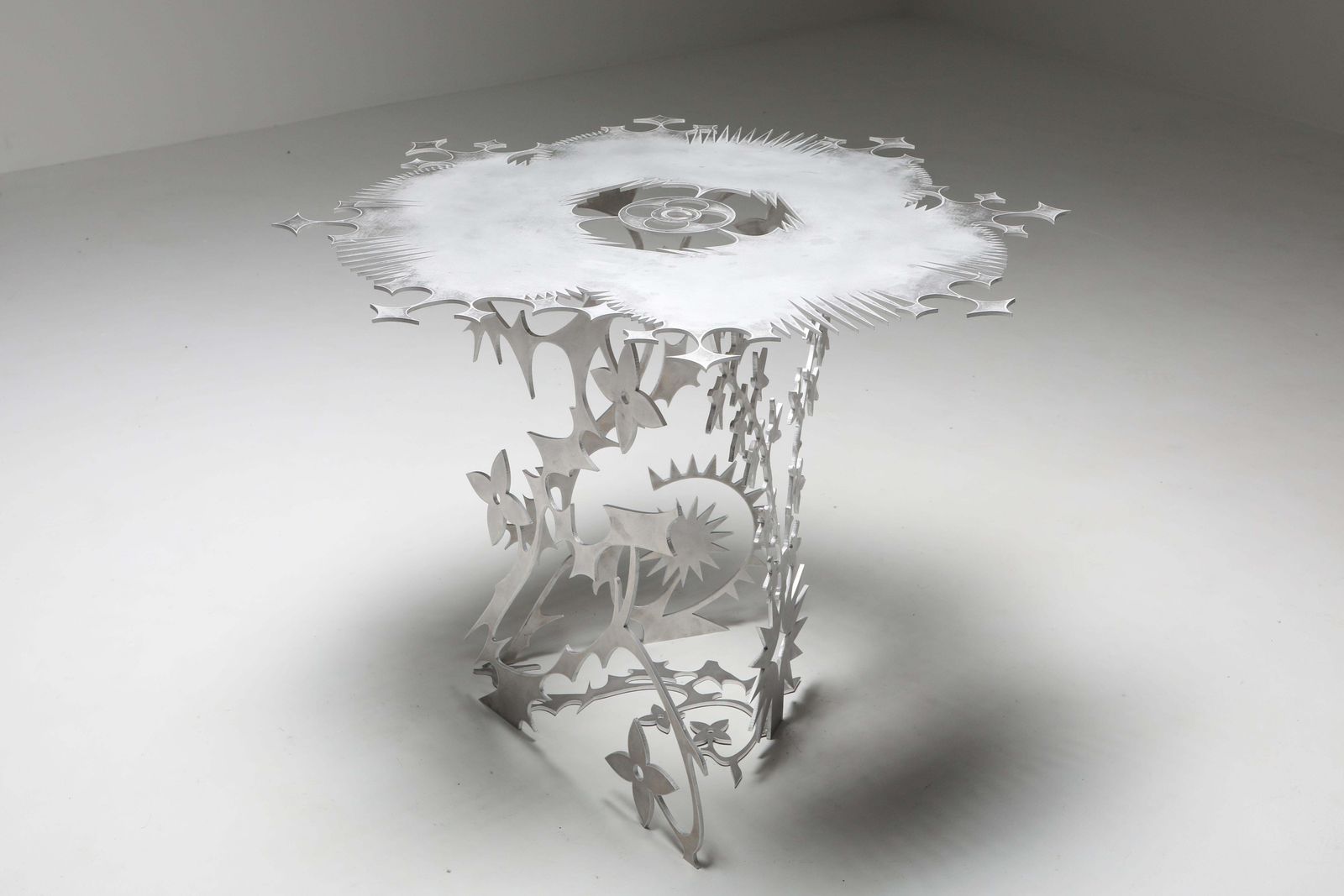 'Ornamentum 2' 6mm Lasered Aluminium Table Orson Van Beek & Quinten Mestdagh photo vinterior