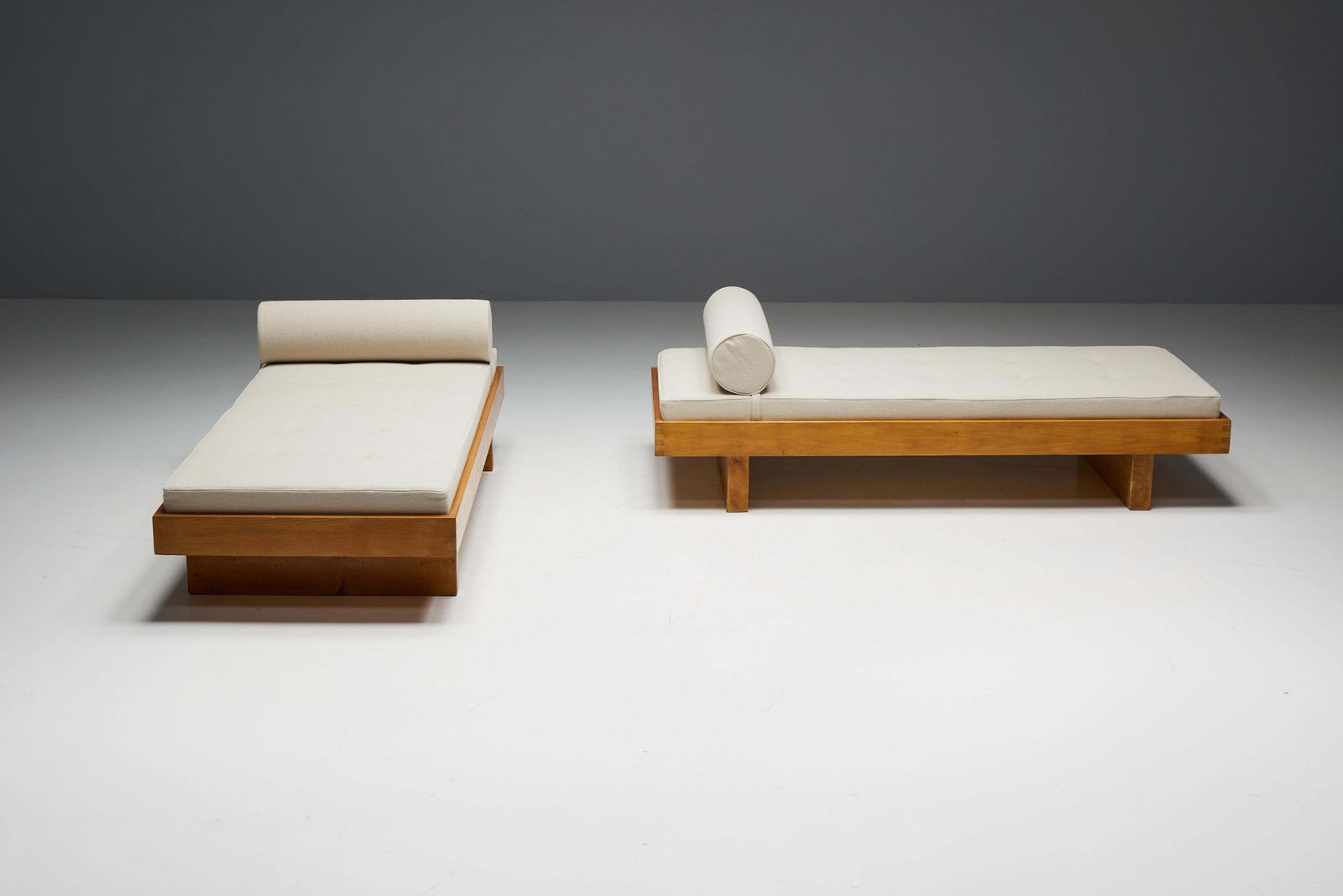 Daybed By Charlotte Perriand For Méribel Les Allues, France, 1960s photo vinterior