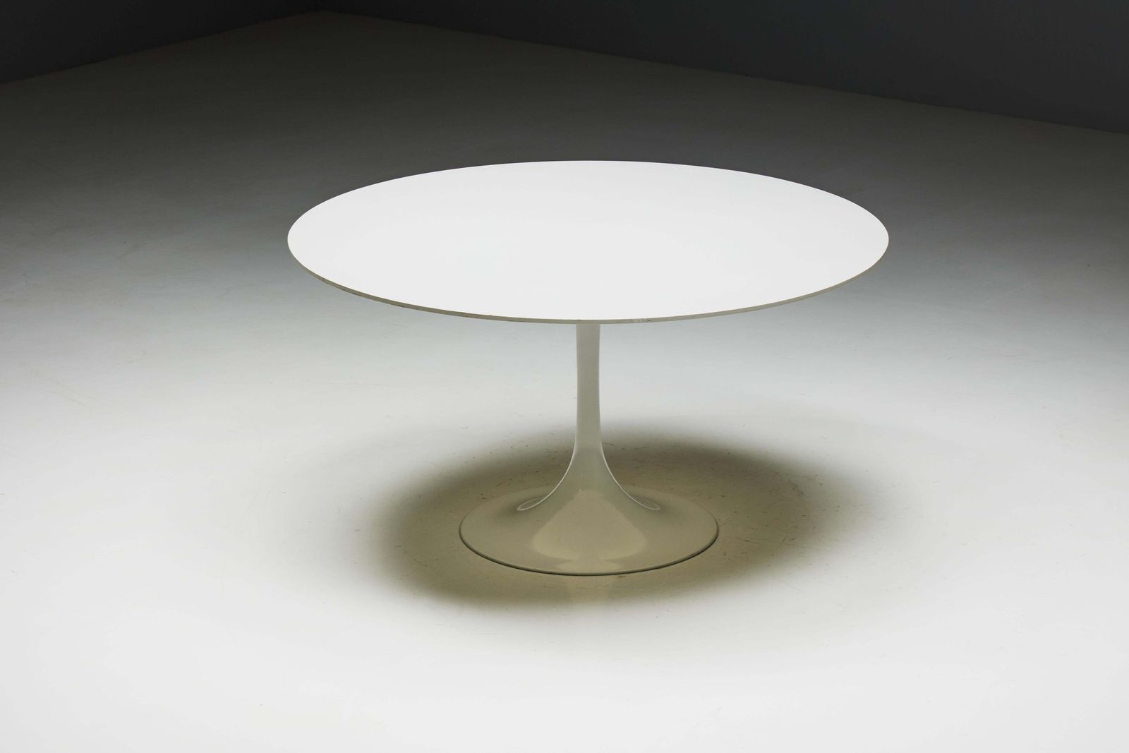 photo furniture Tulip Dining Table By Eero Saarinen For Knoll, United States, 1960s